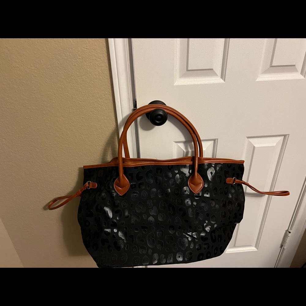 Leopard purse